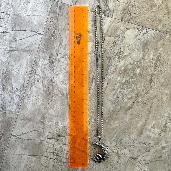 Silver crescent moon with Skull - Picture 4 of 5